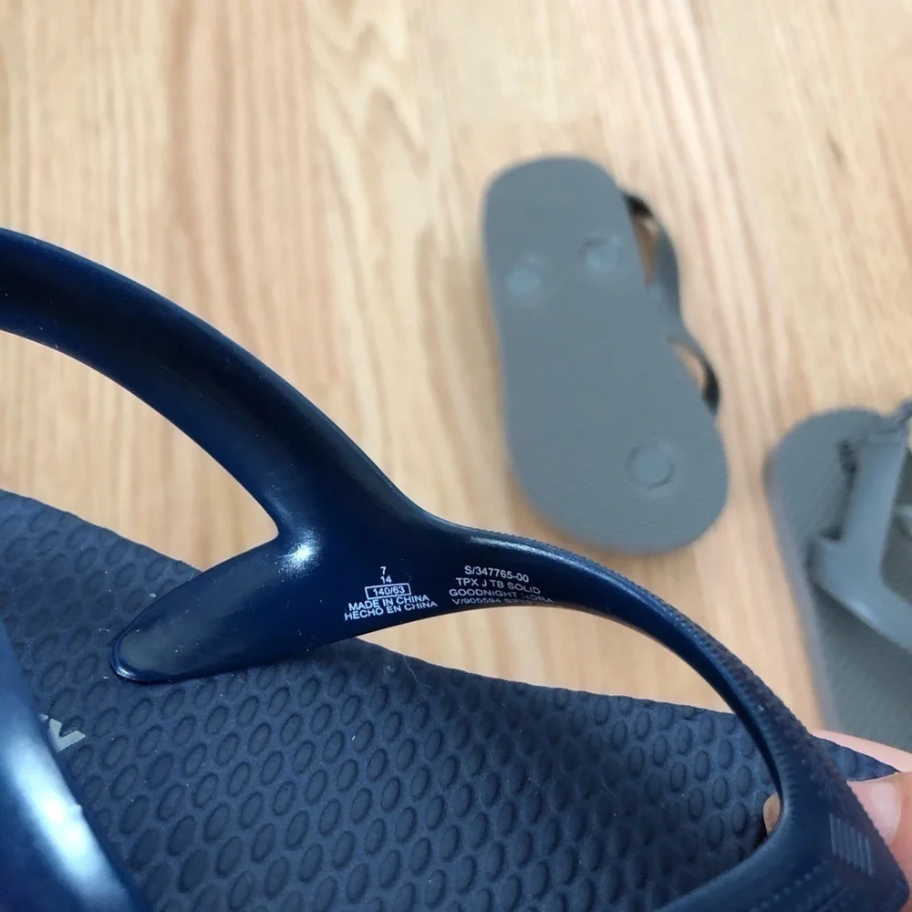 Old Navy Toddler Flip Flop Sandals NWOT Sz 6 Gray Blue
